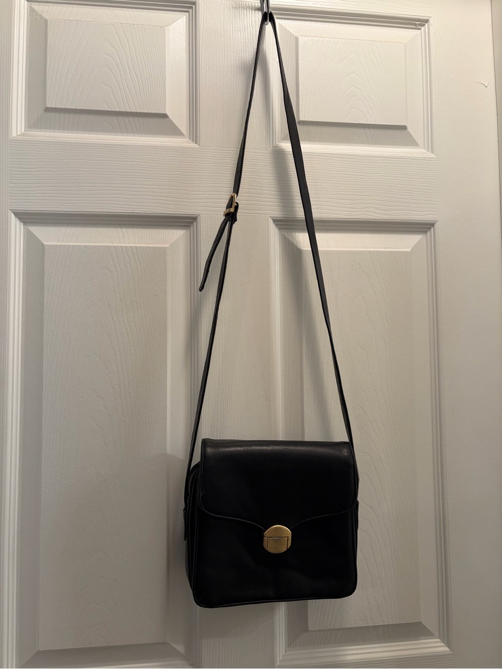 Vintage Worthington Black Leather Crossbody Bag Gold Hardware